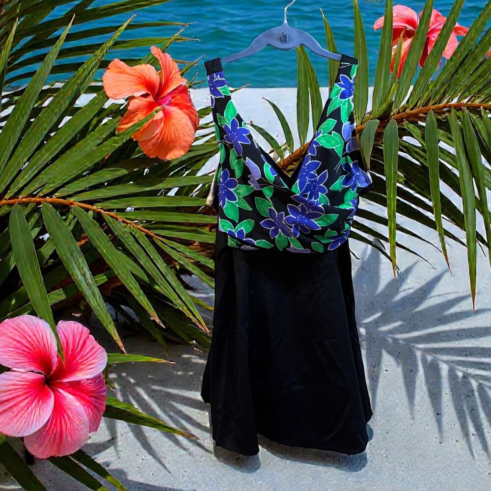IT FIGURES One Piece Swimsuit - NWT - Picture 1 of 5
